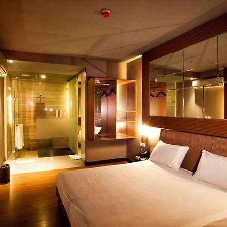 108 Hotel By Him Jakarta Bagian luar foto