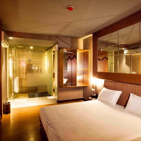 108 Hotel By Him Jakarta Bagian luar foto