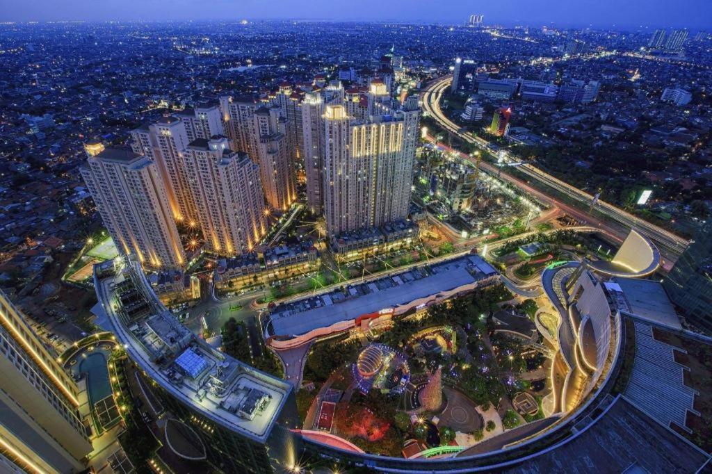 108 Hotel By Him Jakarta Bagian luar foto
