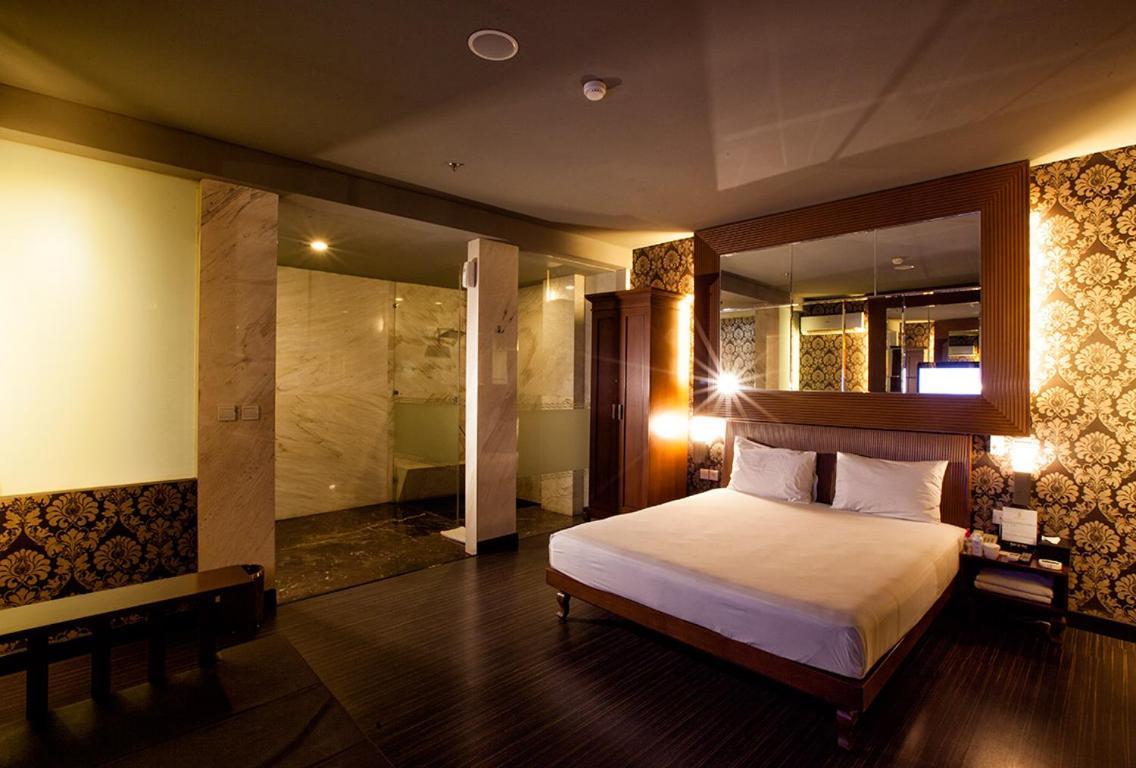 108 Hotel By Him Jakarta Bagian luar foto