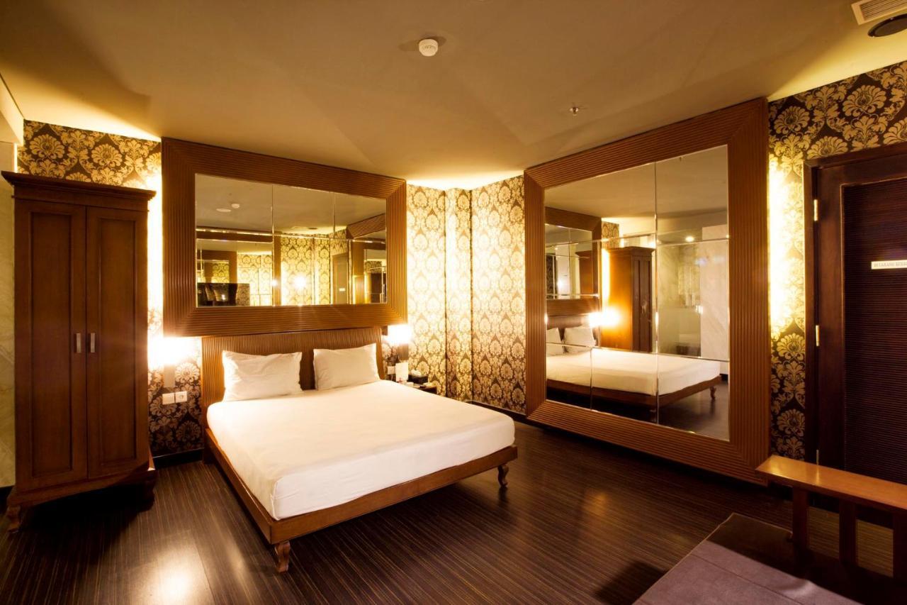 108 Hotel By Him Jakarta Bagian luar foto