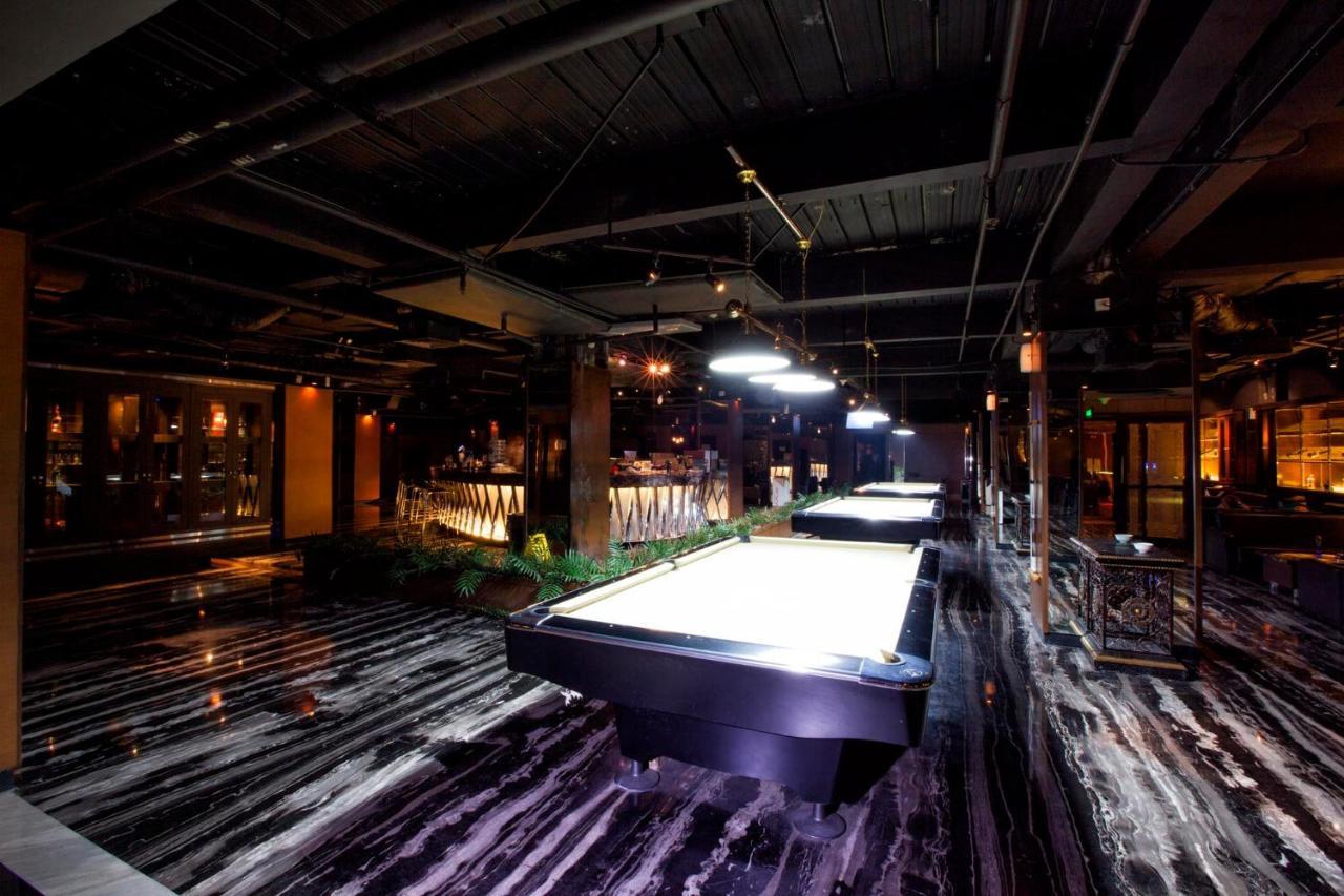 108 Hotel By Him Jakarta Bagian luar foto