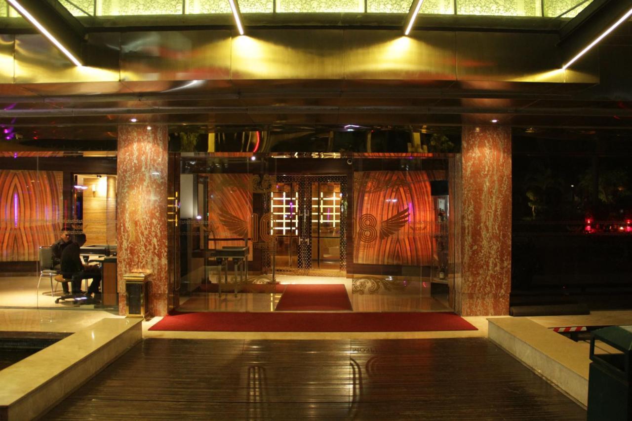 108 Hotel By Him Jakarta Bagian luar foto